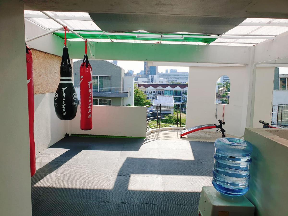 Kru Nat'S Bed & Breakfast W/ Private Rooms & Gym Bangkok Esterno foto