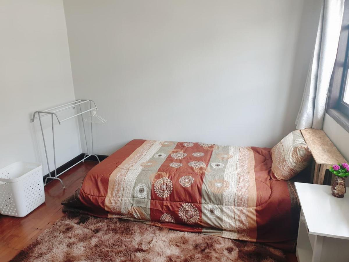 Kru Nat'S Bed & Breakfast W/ Private Rooms & Gym Bangkok Esterno foto