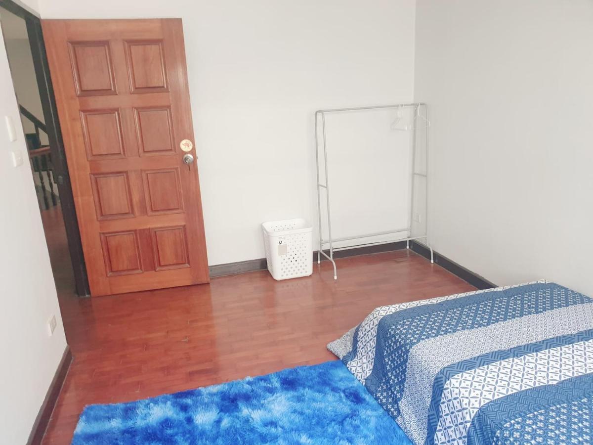Kru Nat'S Bed & Breakfast W/ Private Rooms & Gym Bangkok Esterno foto